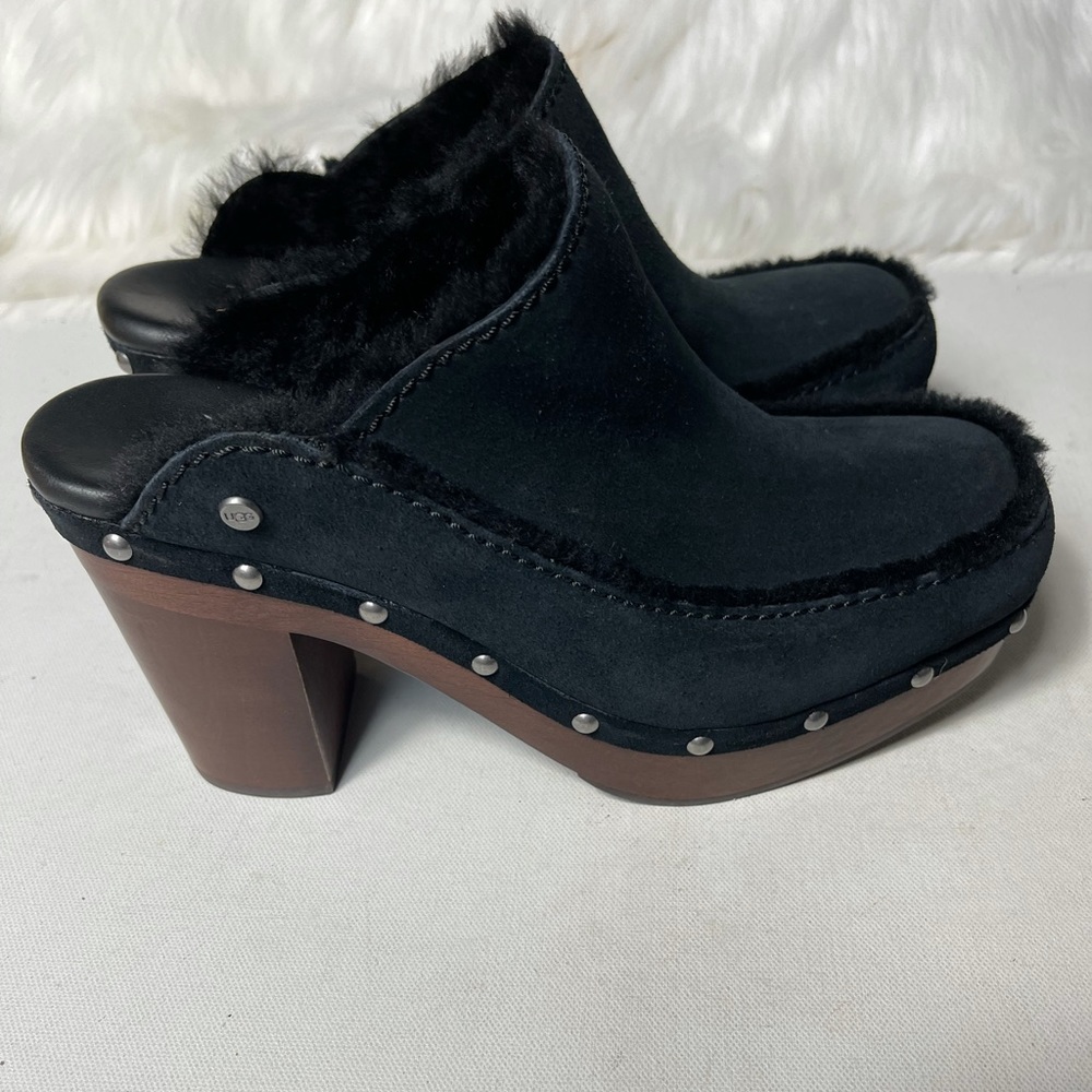 UGG Aubriana black suede clogs with real sheep skin fur size 8 gently used.